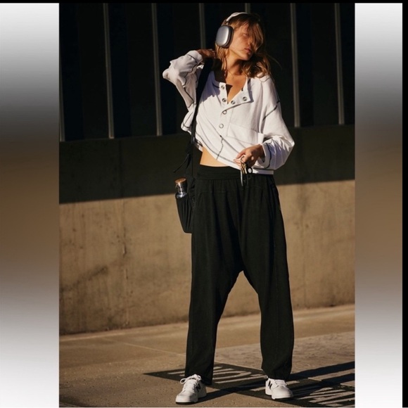 FP Movement by Free People Pants - NWOT🎉 RARE! FP Movement Free People Hot Shot Harem Pants Black Large Athleisure